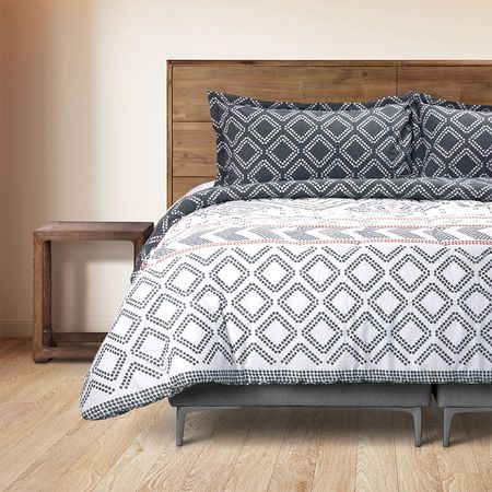 Plum-n-Stamp-Stitch-Maya-Queen-1-4452